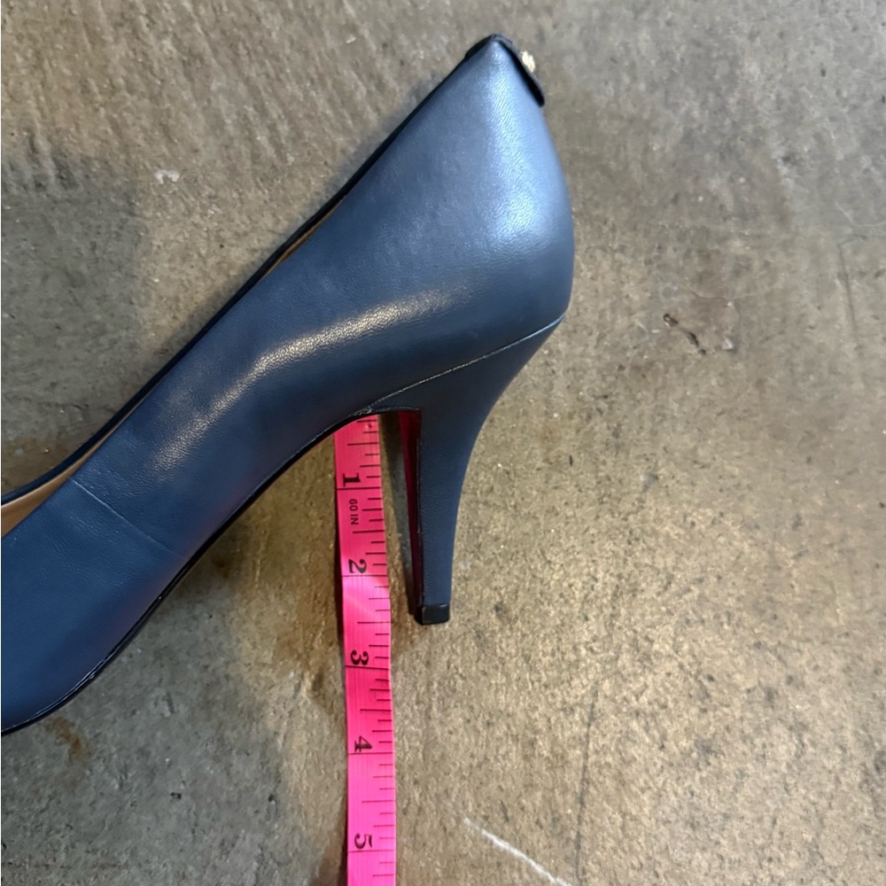 π Michael Kors Navy Blue Leather Heels - Size 9π - Picture 4 of 4